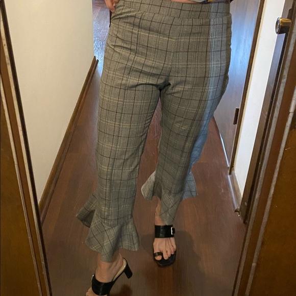 RO&DE plaid capri slacks with major flair at leg hems. Size US medium (M). Fun!! - Picture 2 of 13